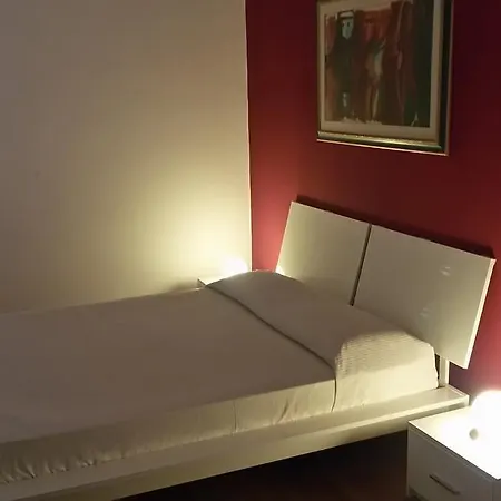 Def House Bed & Breakfast