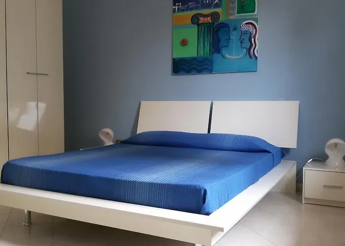 Def House 3* Ρέτζιο ντι Καλάμπρια