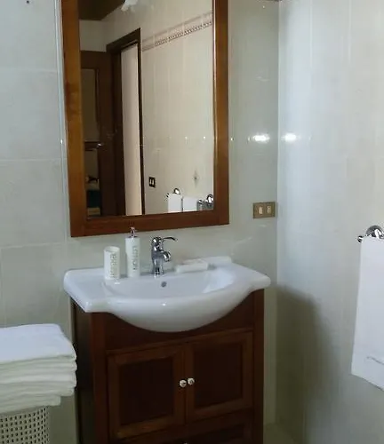 Def House 3* Ρέτζιο ντι Καλάμπρια