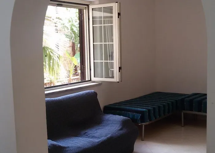 Bed and Breakfast Def House 3*